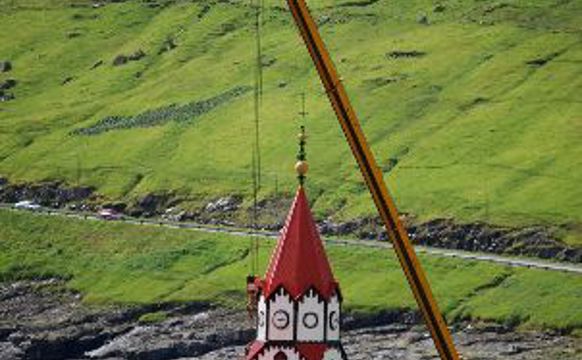 Sandavágs kirkja málað