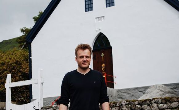 Miðlarnir vísa kirkjuni ans