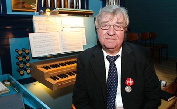 Ívar Iversen fagnaður í Kvívíkar kirkju gamlaárskvøld 2010.