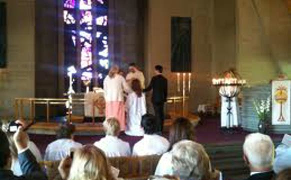 Í Noregi hava fá álit á kirkjuleiðsluni