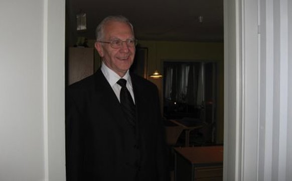 Gamli biskupur á vitjan