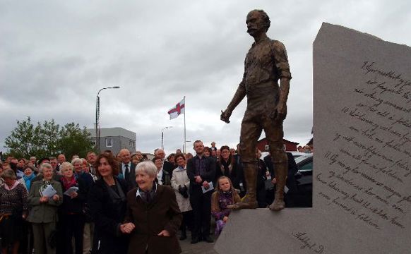 Standmynd av Mikkjali á Ryggi avdúkað