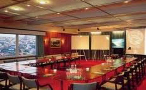 Skeiðið fyri kirkjuráðslimum og kirkjutænarum 21. jan. 2012 fullteknað