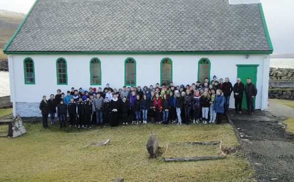 Útivið 100 konfirmantar á legu í Nólsoy