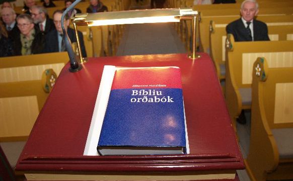 Bíbliuorðabók komin út