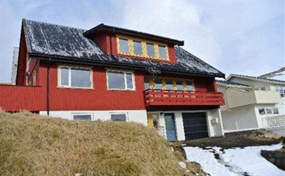 Lýsingin eftir presti afturtikin.