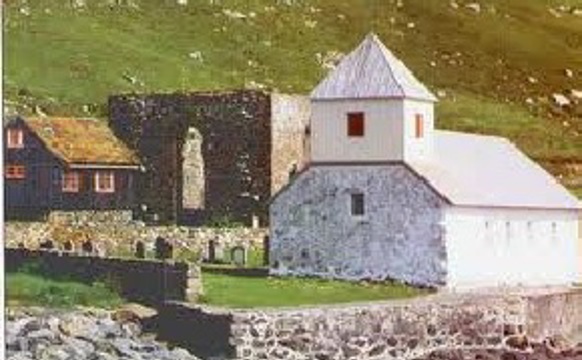 Ganga gomlu kirkjugøturnar