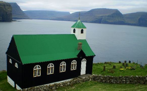 Altarstakin lýsti aftur á Kirkju