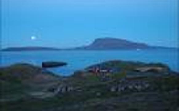 Kirkjuráðini í Suðurstreymoyar Eystara Prestagjaldi vitjaðu í Nólsoy.