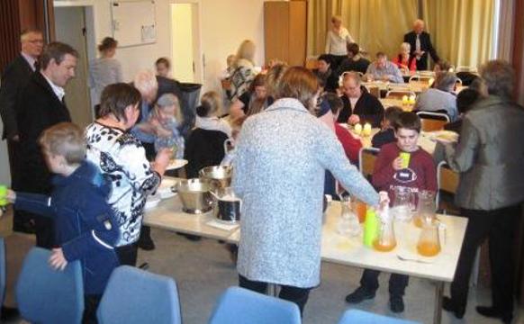 FAMILJUGUDSTÆNASTA OG FYRILESTUR