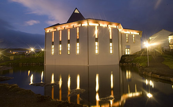 Hoyvíkingar fáa egnan prest í heyst