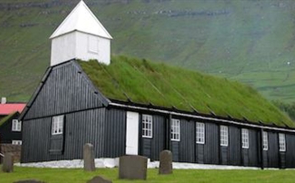 Tign innan kirkjugátt.