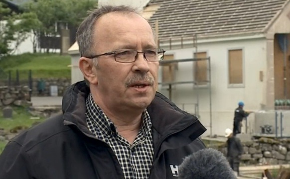 Umvæla Hósvíkar kirkju: Tíðarætlanin fer ikki at halda