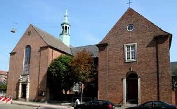 Búmerkjakappingin hjá Santa Ólavs kirkjuliði av og vinnarnir funnir