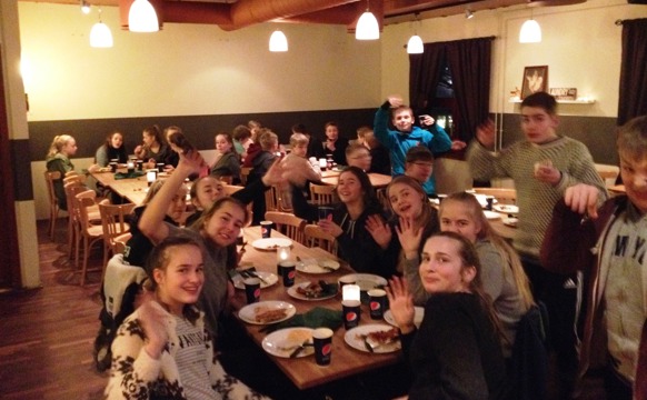 Á FERÐ VIÐ KONFIRMANTUM