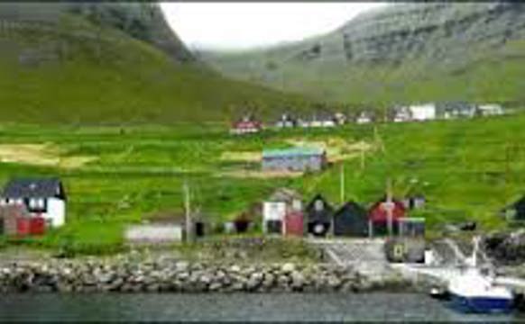 KIRKJUSIÐIR Í BYGD UTTAN KIRKJU