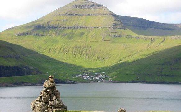 Ganga ta gomlu kirkjugøtuna