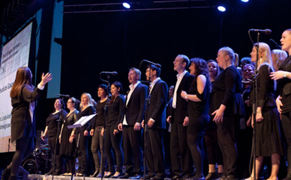 Absolute Gospel Singers við Lindu Andrews