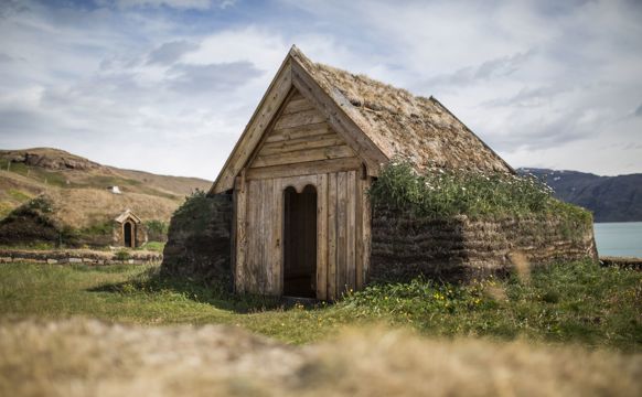 Fyrstu kirkjur okkara