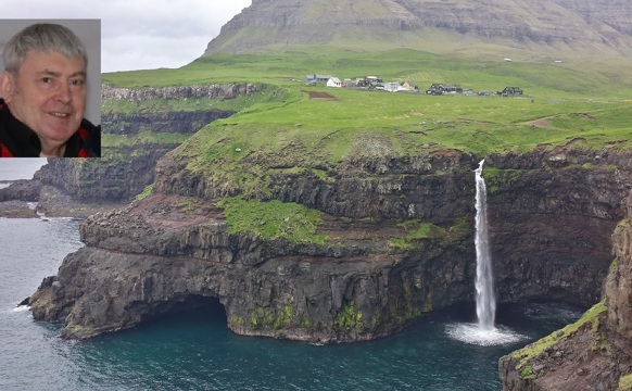 John: - Ofta vóru vit bert fimm í kirkju