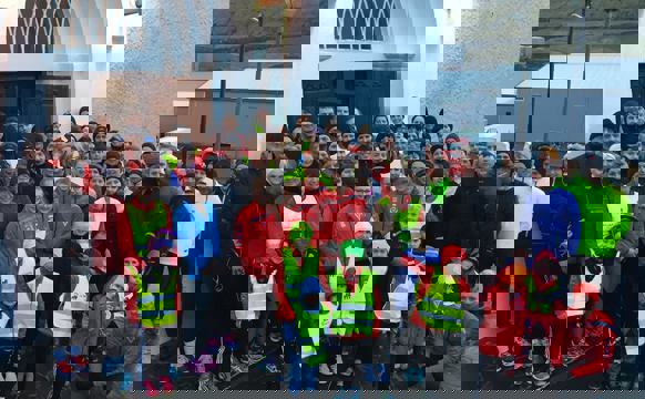 Byrja dagin í kirkjuni – og so út at renna