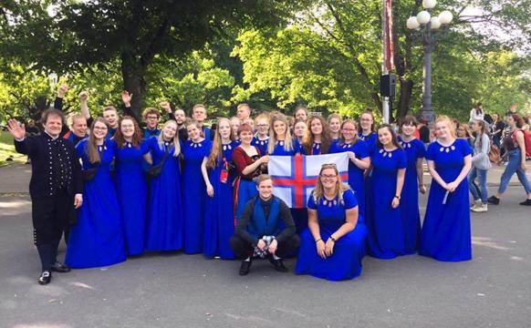 - Ungdómskórið vann hjørtuni á áhoyrarunum