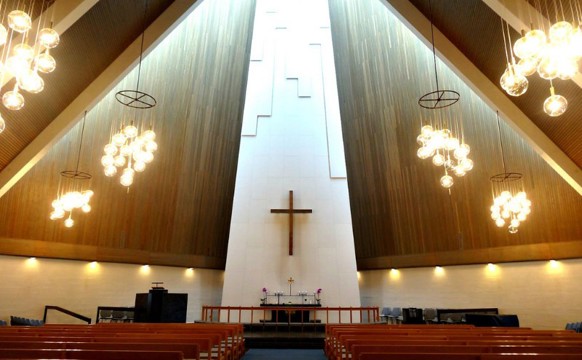 Stuðla fyrstu bíbliuumseting úr grundmálinum í meira enn hálva øld.