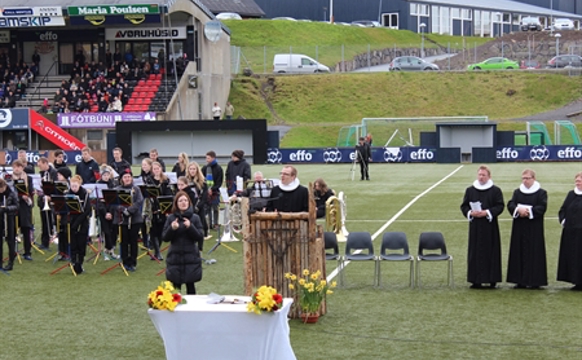 Gudstænasta á ovara vølli í Gundadali 2. hvítusunnudag