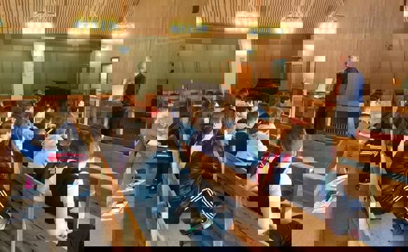 - Tey ungu eru sera áhugað í kristindóminum