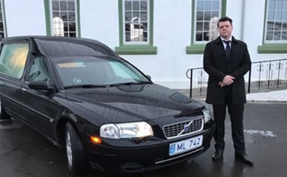 - Vísa virðing fyri tí deyða