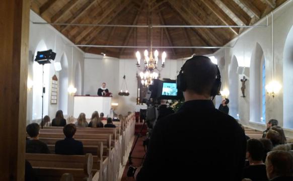 - Hugaligt at taka upp kring alt landið