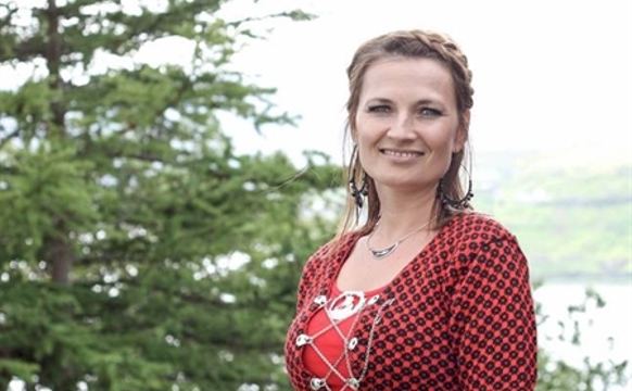 Málningaframsýning í Glyvra Kirkju 3. mars