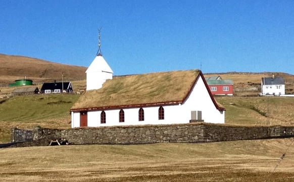 Kirkja í S´kálavík.jpg