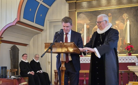 Løgmaður Skrivar Undir